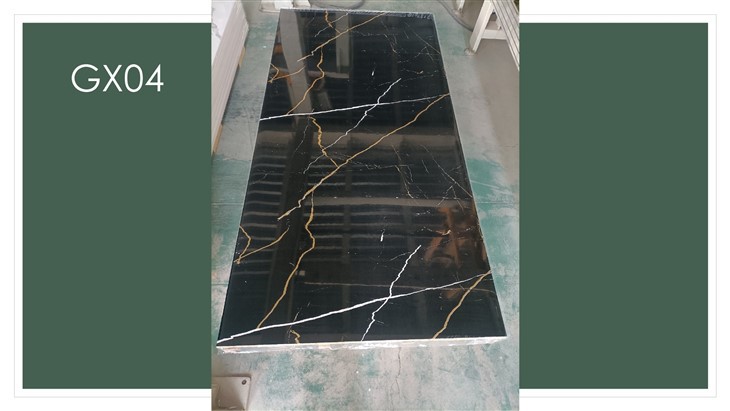 Crni pozlaćeni PVC zidni panel